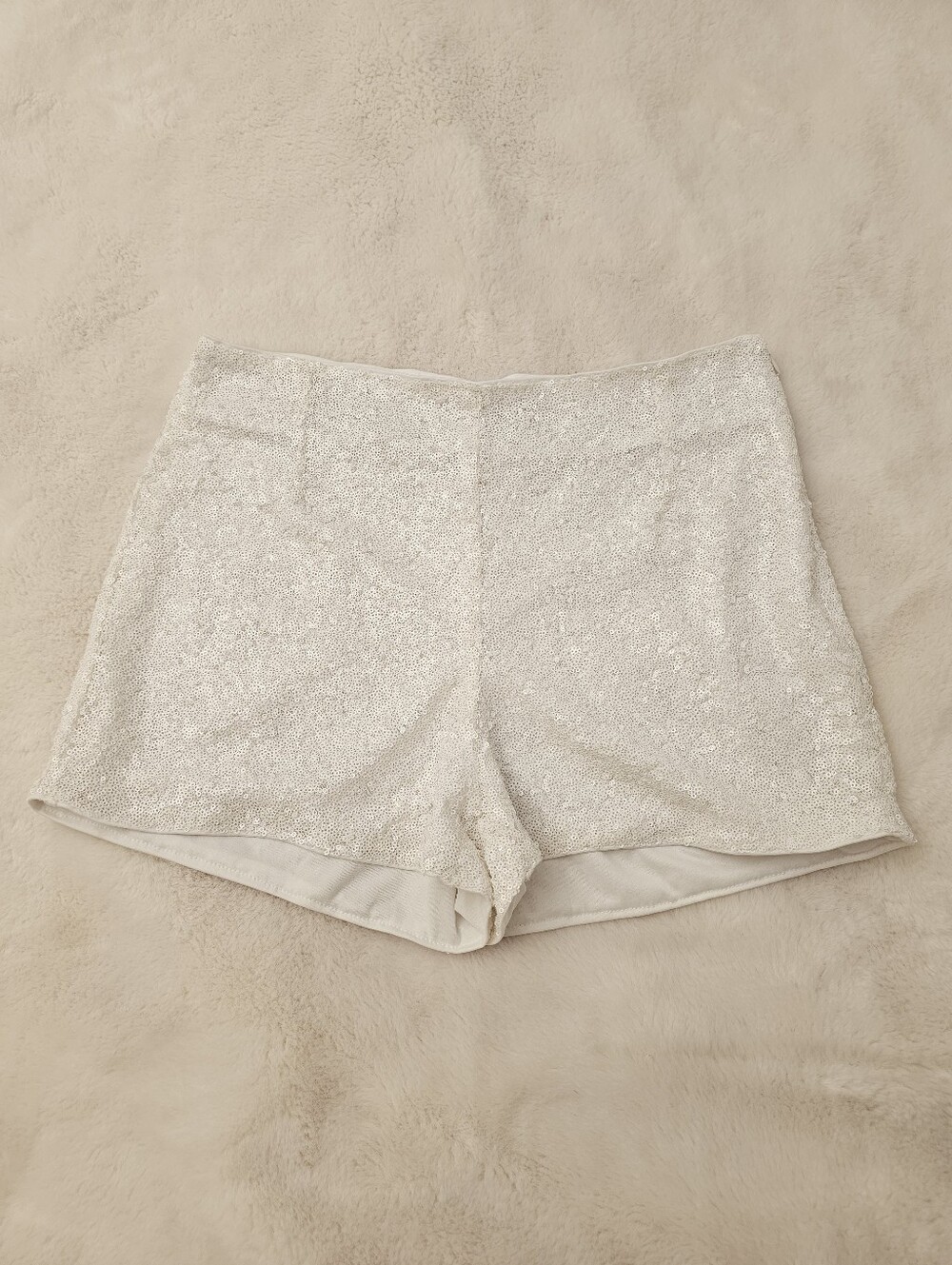 Everyday Chic White Sequin Shorts Size Large